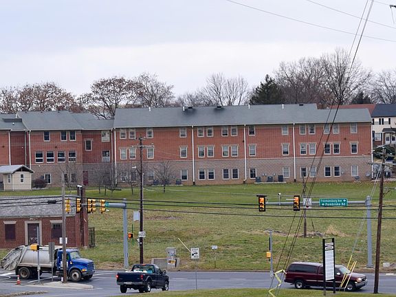 4th image of Freemansburg Ave