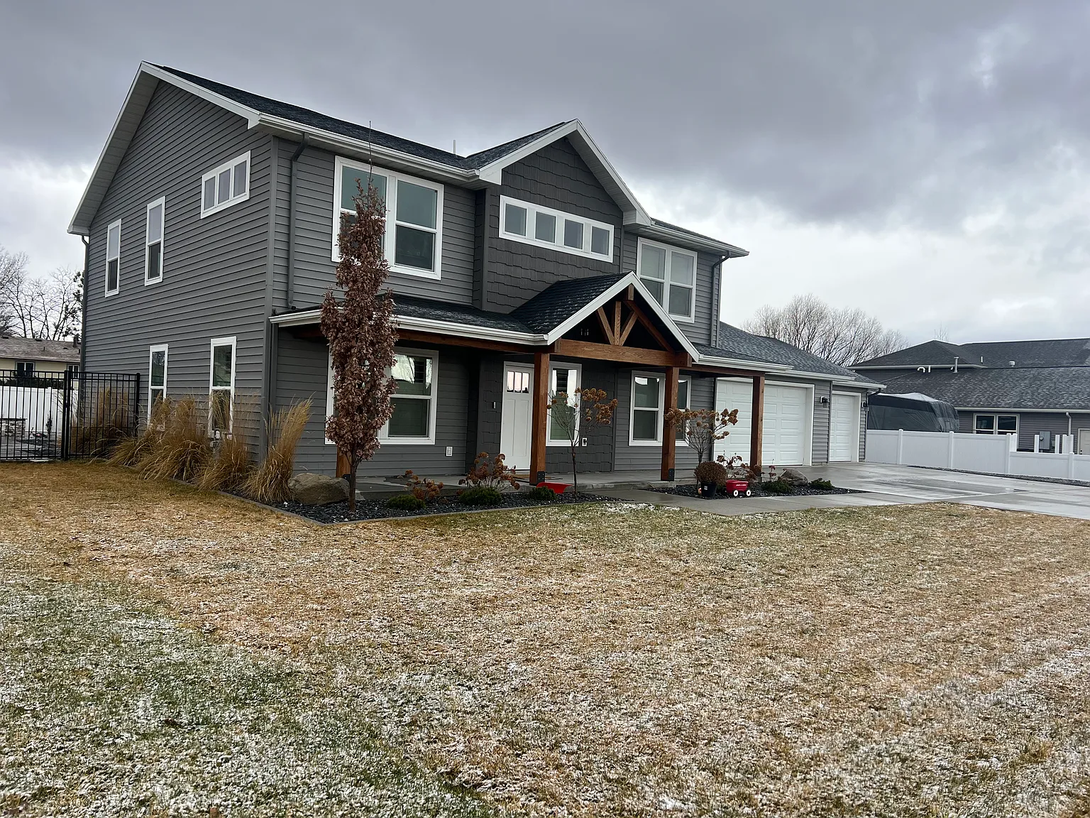 4 bed, 3.5 bath, 2932 sqft, $2,900 — Photo 1