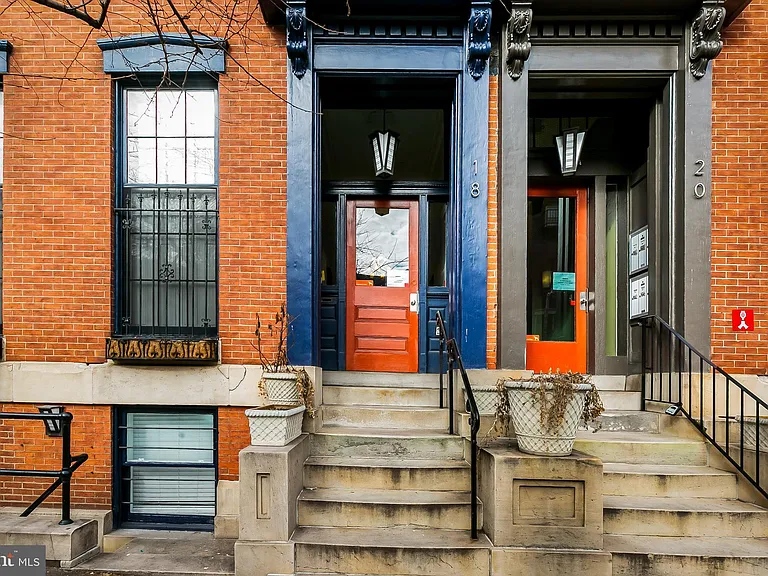 18 E Madison St #4 — Photo 6
