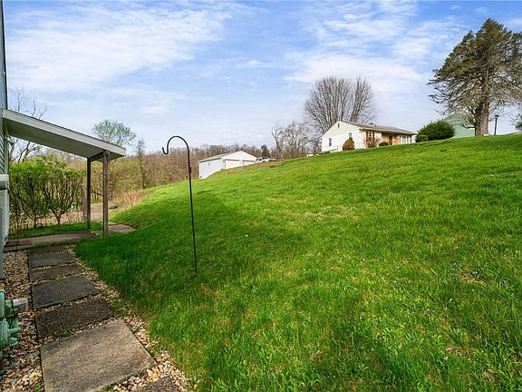 3rd image of 1109 McComb Ln