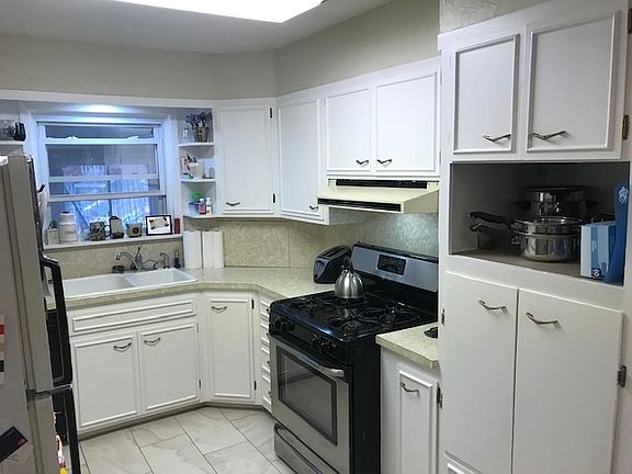 5th image of 300 Westhaven Dr