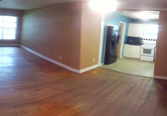 3rd image of 1302 Canberra Ave