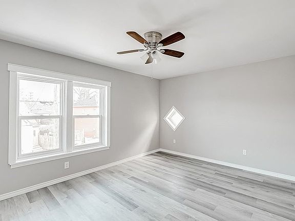5th image of 33 Rose Ave