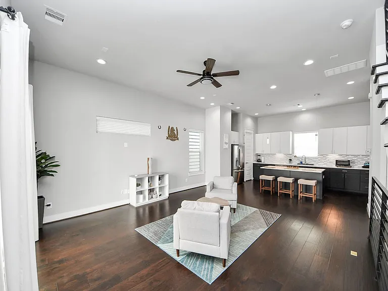 2116 Naomi St #C — Photo 10