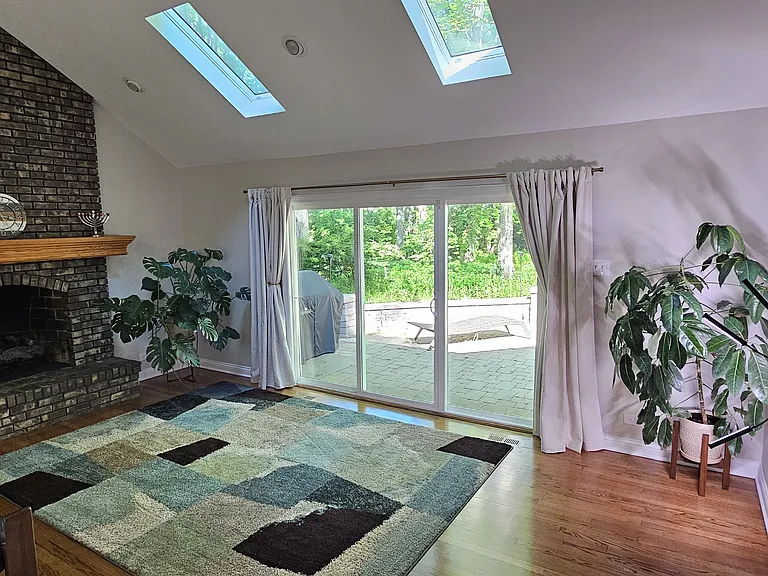 76 Lincolnshire Dr — Photo 12