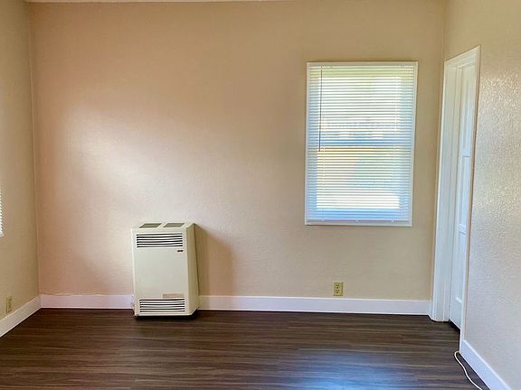3rd image of 11436 Grevillea Ave APT B
