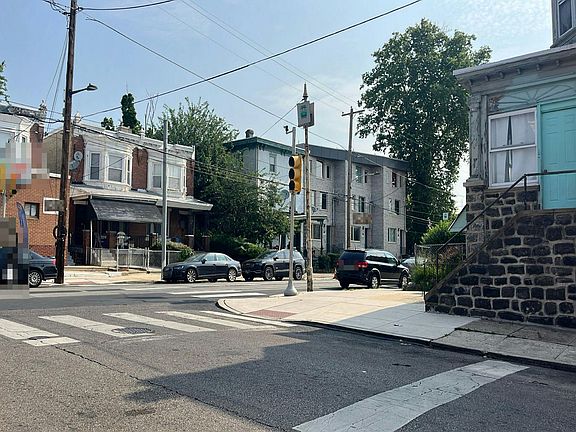 5th image of 5532 Lansdowne Ave