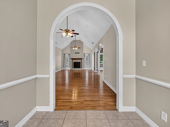 4th image of 156 Henry Dr