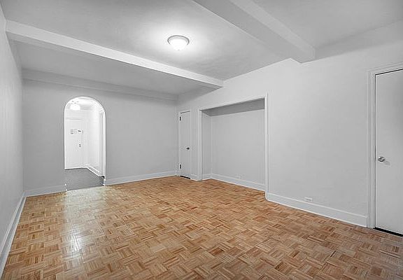 4th image of 307 E 44th St APT 413