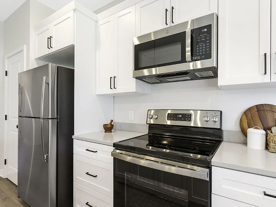 13648 Signature Dr Holland MI Zillow