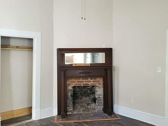 3rd image of 1008 W Chase St