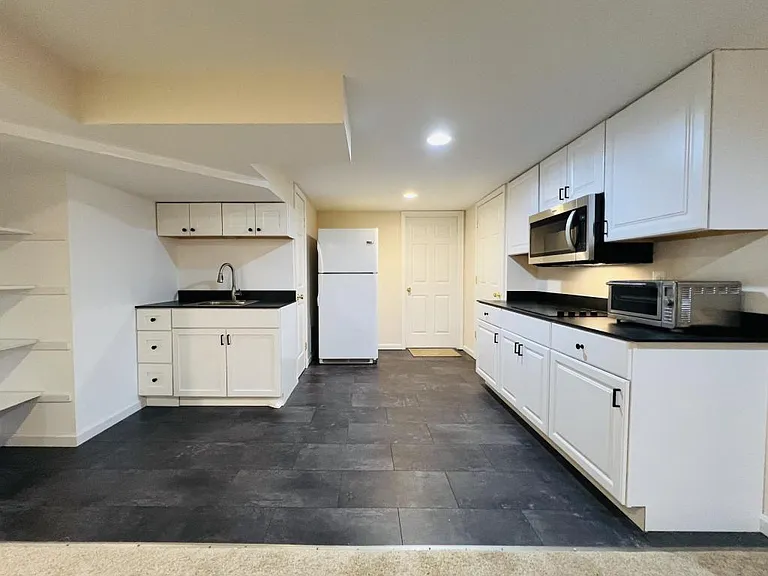 302 Park Hall S — Photo 7