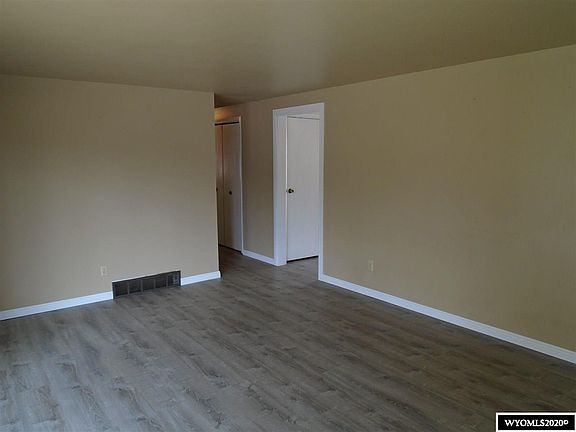 4th image of 3680 Cleveland Dr