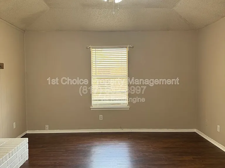 7704 Jennifer Ln — Photo 3