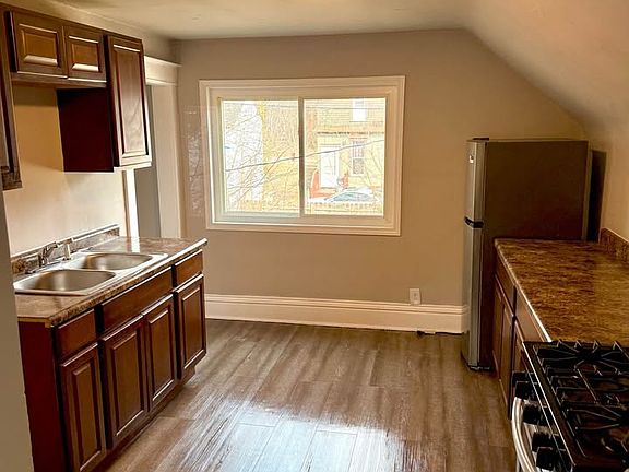 2nd image of 473 Banfil St #2