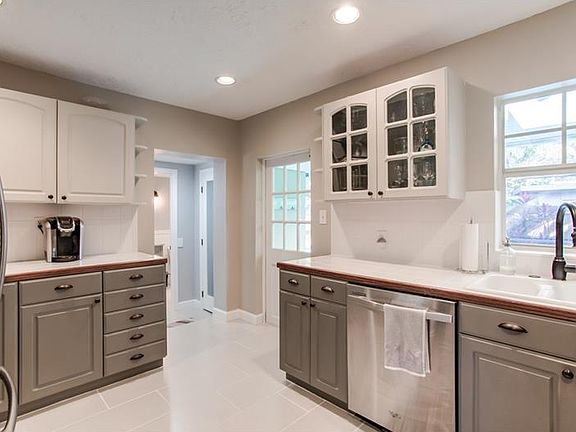 2nd image of 2805 N Westmoreland Dr