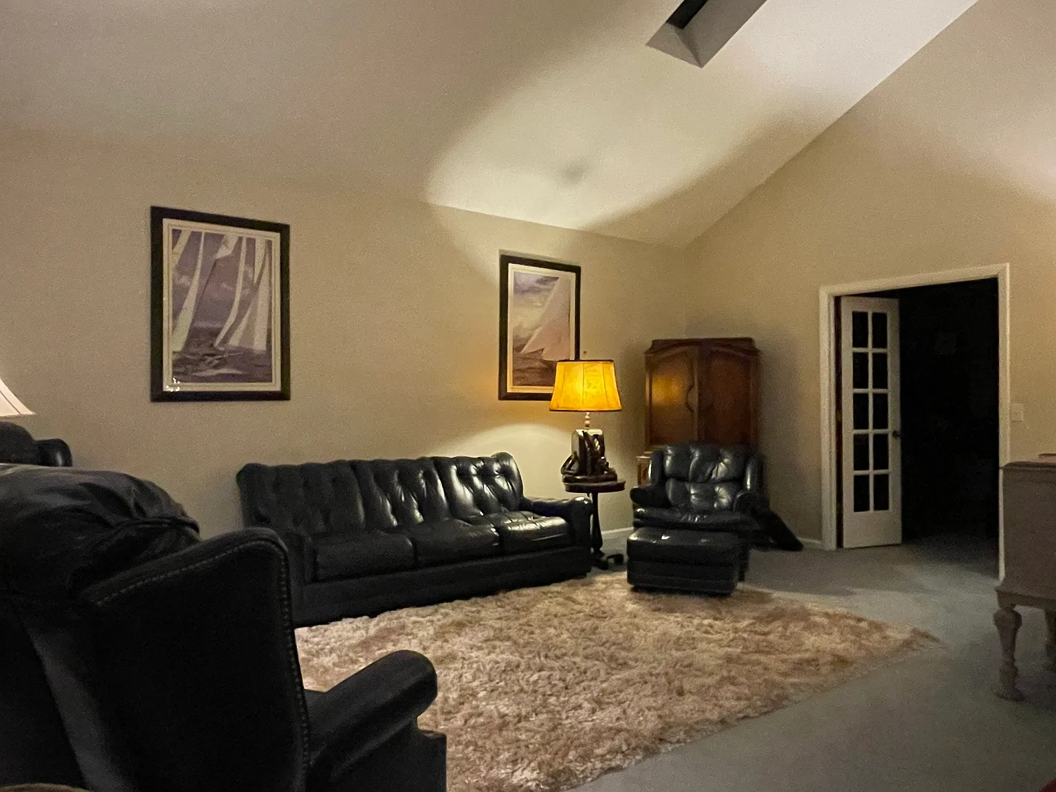 4 bed, 2.5 bath, 2800 sqft, $3,800 — Photo 3