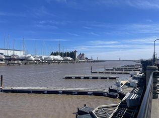 10 Gaslight Pointe Marina, Racine, WI 53403