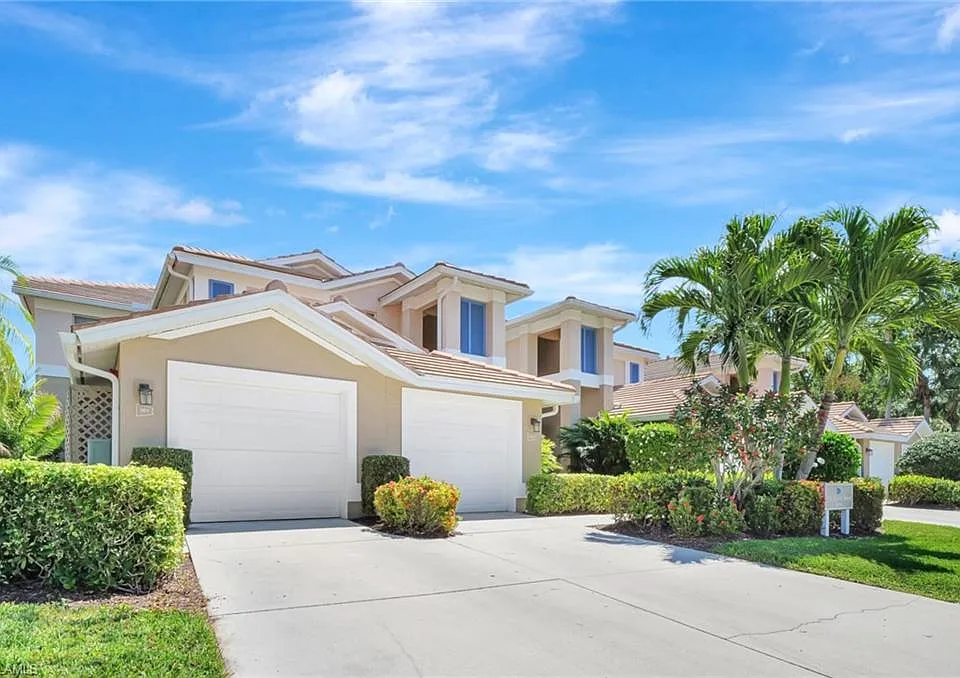 784 Carrick Bend Cir #101