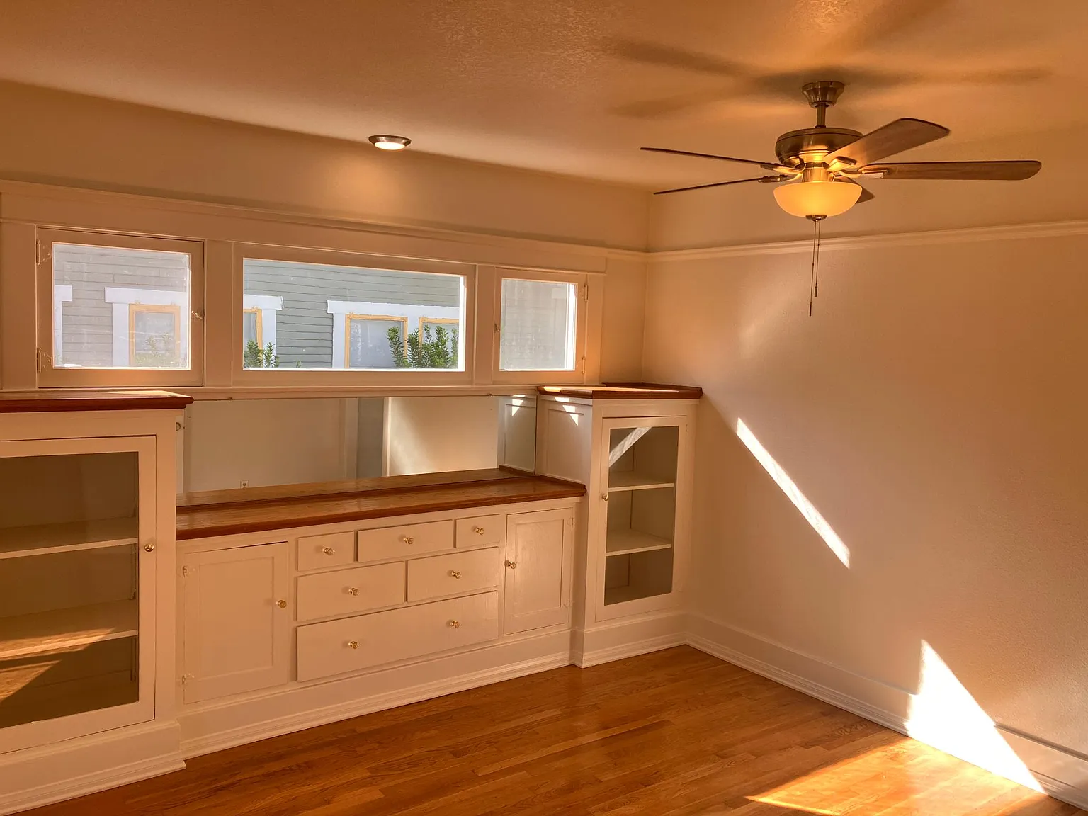 2 bed, 1196 sqft, $3,700 — Photo 4