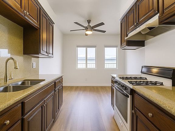 4th image of 26110 Narbonne Ave #18