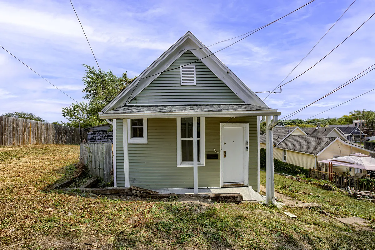 Building Photo - 1240 S 15th St