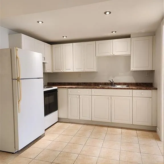 26 Stewart Ave #LOWER — Photo 2