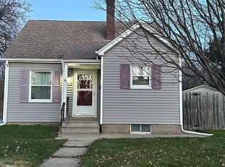 802 53rd St, Moline, IL 61265