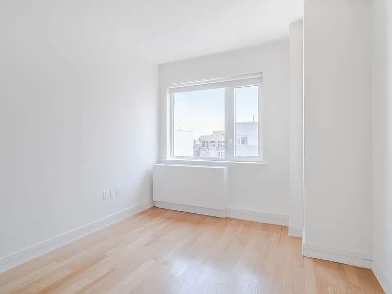 175 Kent Ave — Photo 24