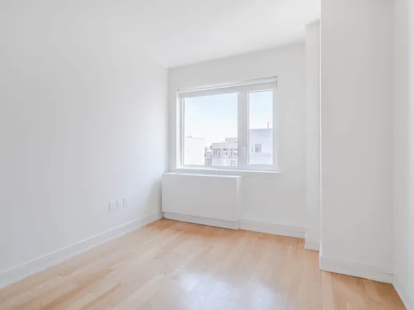 175 Kent Avenue image 24 of 39