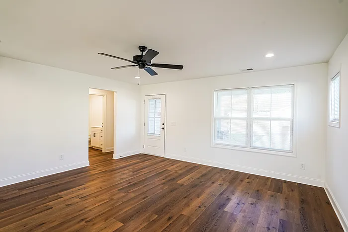 380 Baldwin Ln — Photo 3