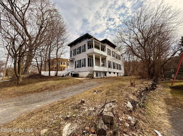 7 Hewitt Street, Amsterdam, NY 12010