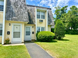 127 Black Point Rd APT 25, East Lyme, CT 06357