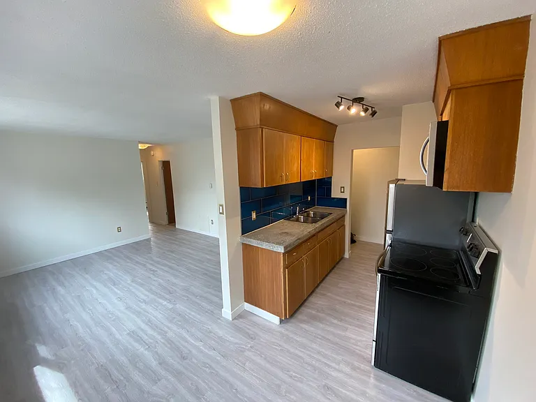 514 12th St E #11 — Photo 3