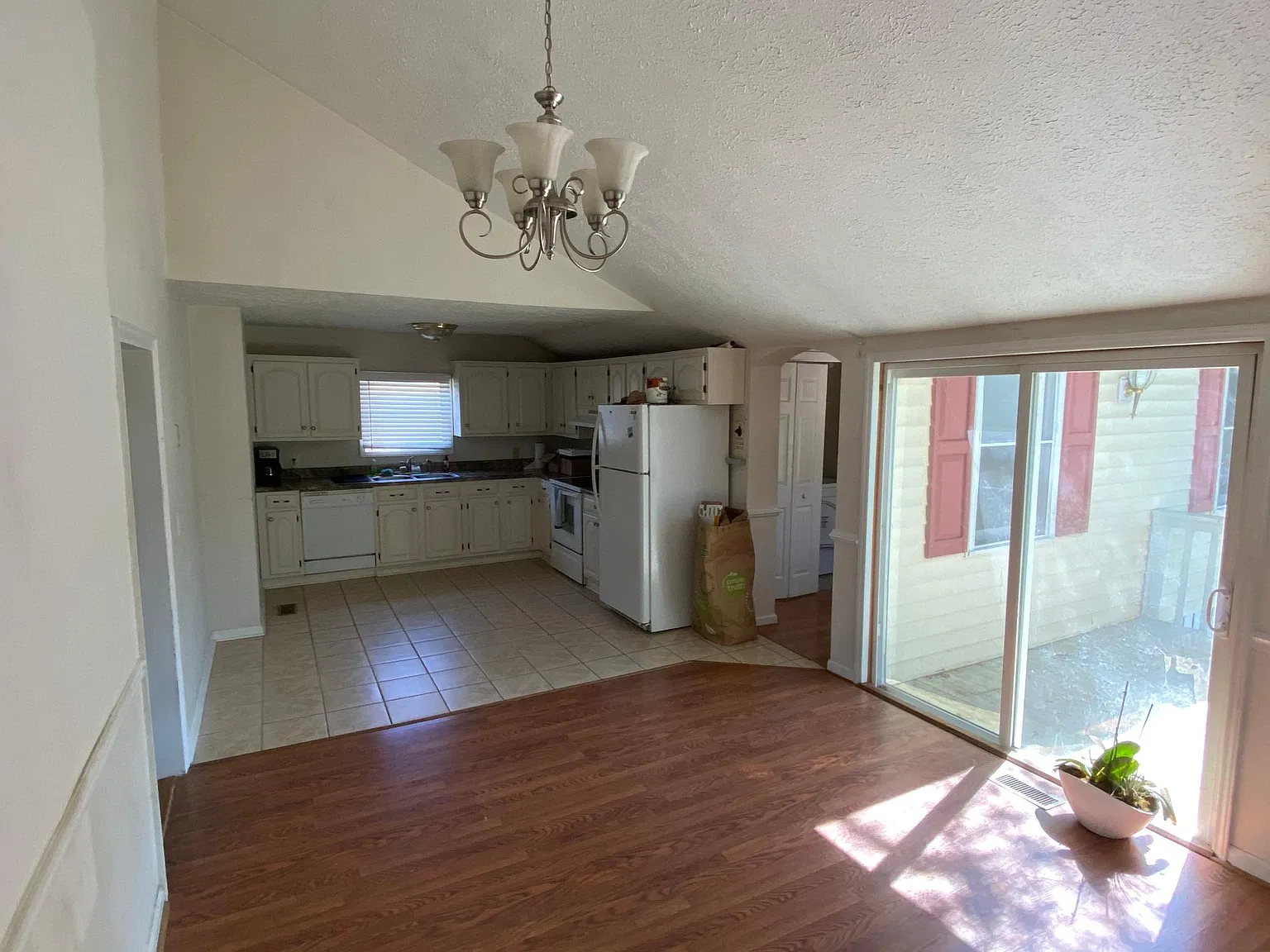 3 bed, 1906 sqft, $1,800 — Photo 2