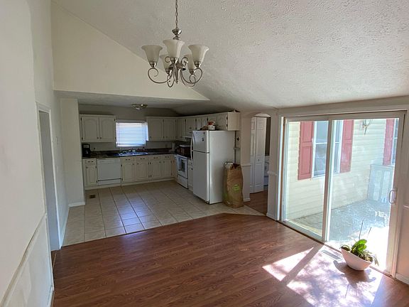 2nd image of 265 2nd St