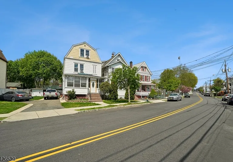 133 Franklin Ave — Photo 16