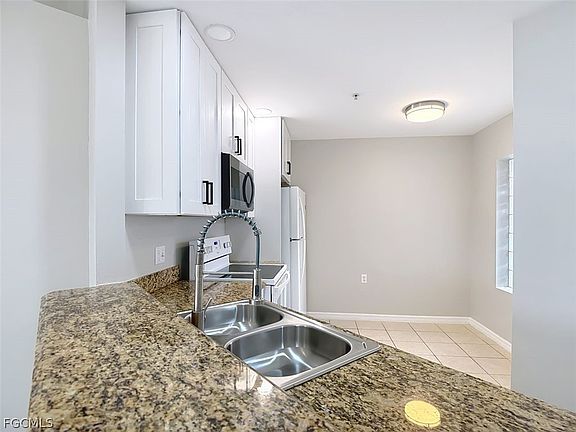 5th image of 12151 Summergate Cir #R101