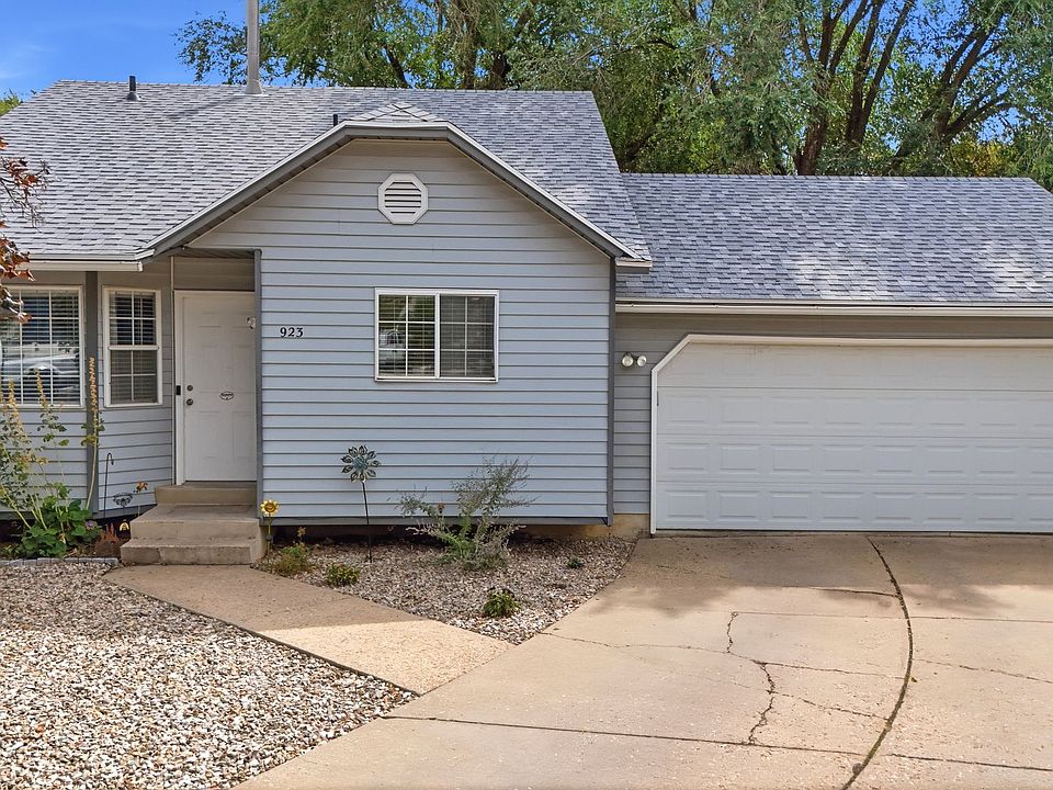 1st image of 923 S Brookside Cir W