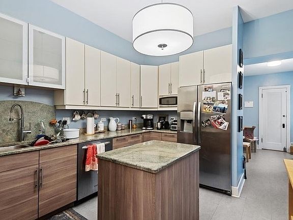 3rd image of 634 W Barry Ave APT 1