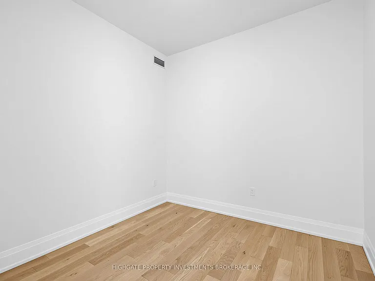 27 Korda Gate #Penthouse 107 — Photo 24