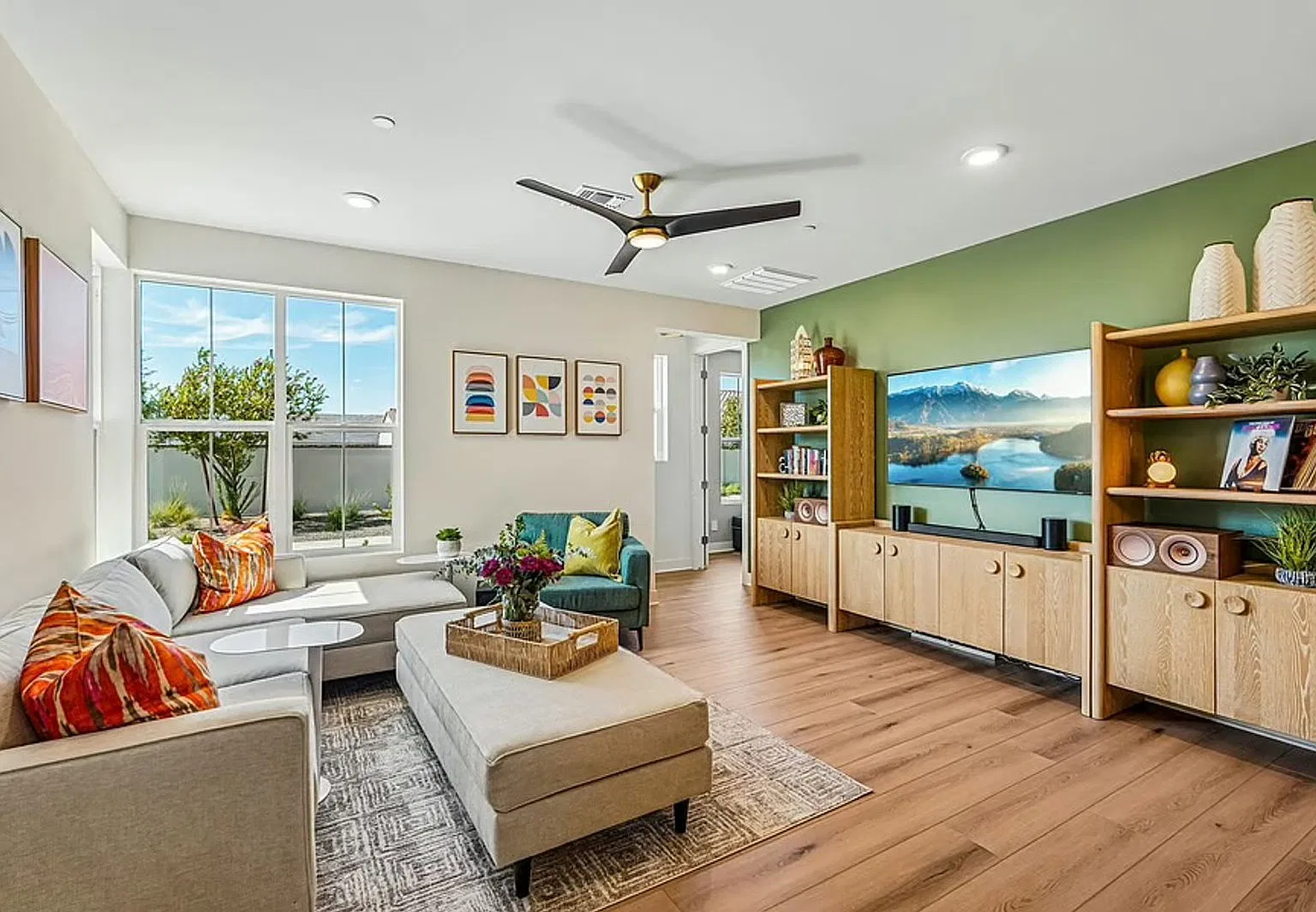 2 bed, 2.0 bath, 1315 sqft, $3,000 — Photo 2