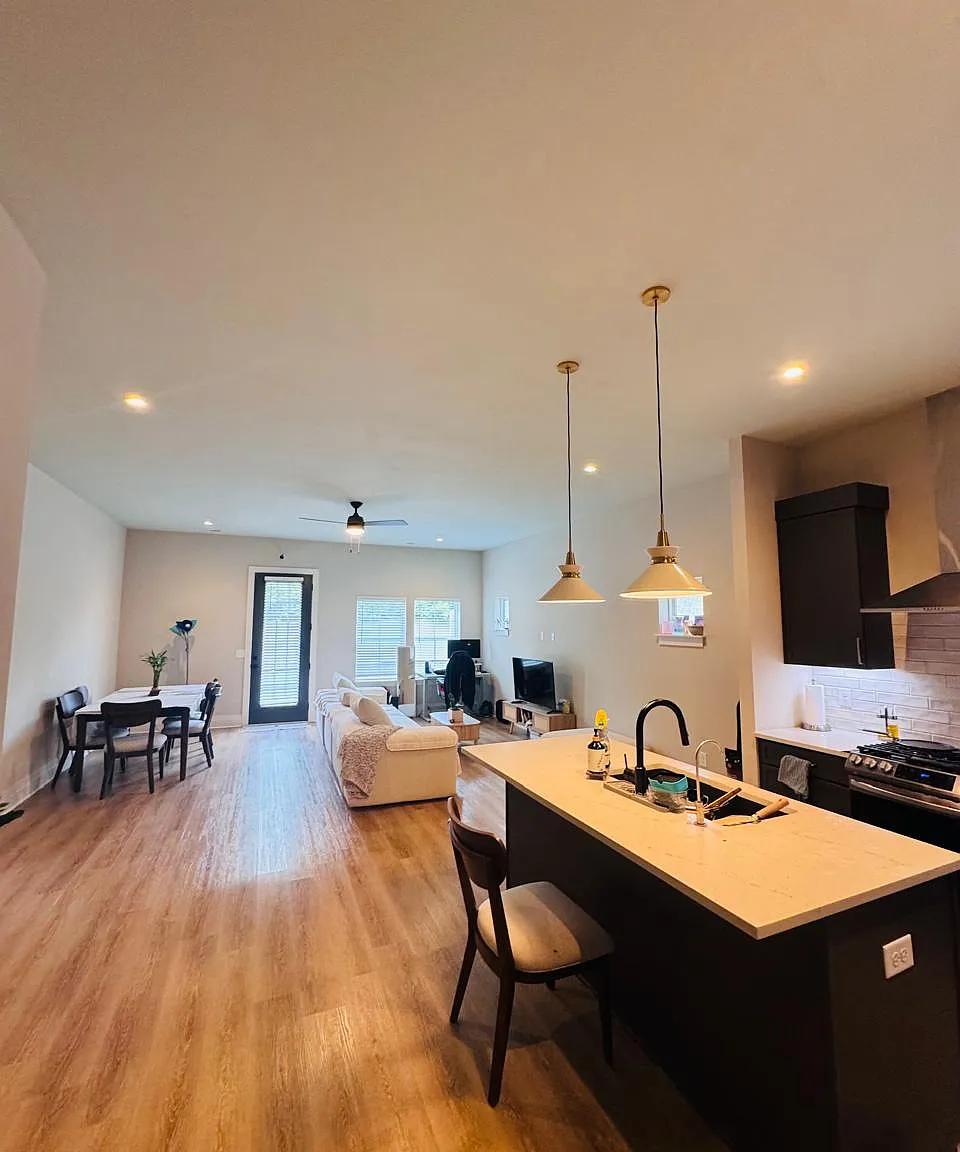3 bed, 3.5 bath, 1856 sqft, $2,800 — Photo 1