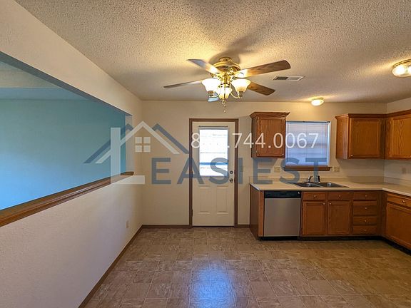 5th image of 818 NW Willow Dr