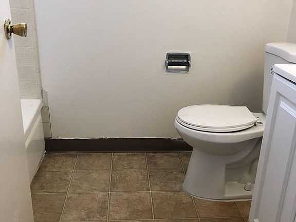 3rd image of 800 18th St APT 6