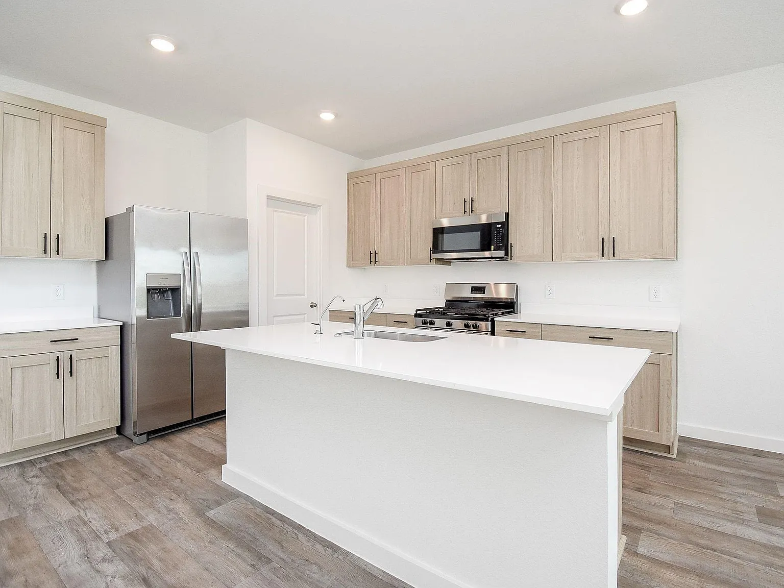 4 bed, 2.5 bath, 2451 sqft, $2,800 — Photo 4