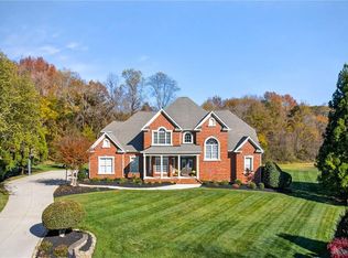 4900 Robdot Dr, Oak Ridge, NC 27310