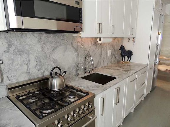5th image of 1575 Michigan Ave APT 4