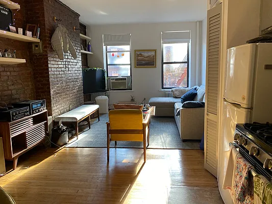 Rented by Chartwell Manhattan Realty | media 14