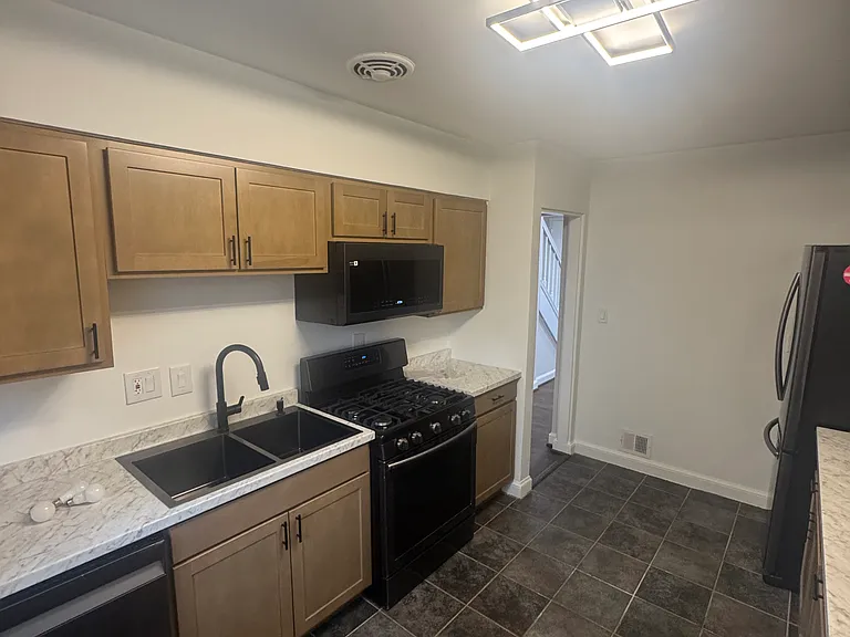 5603 Newton St — Photo 5